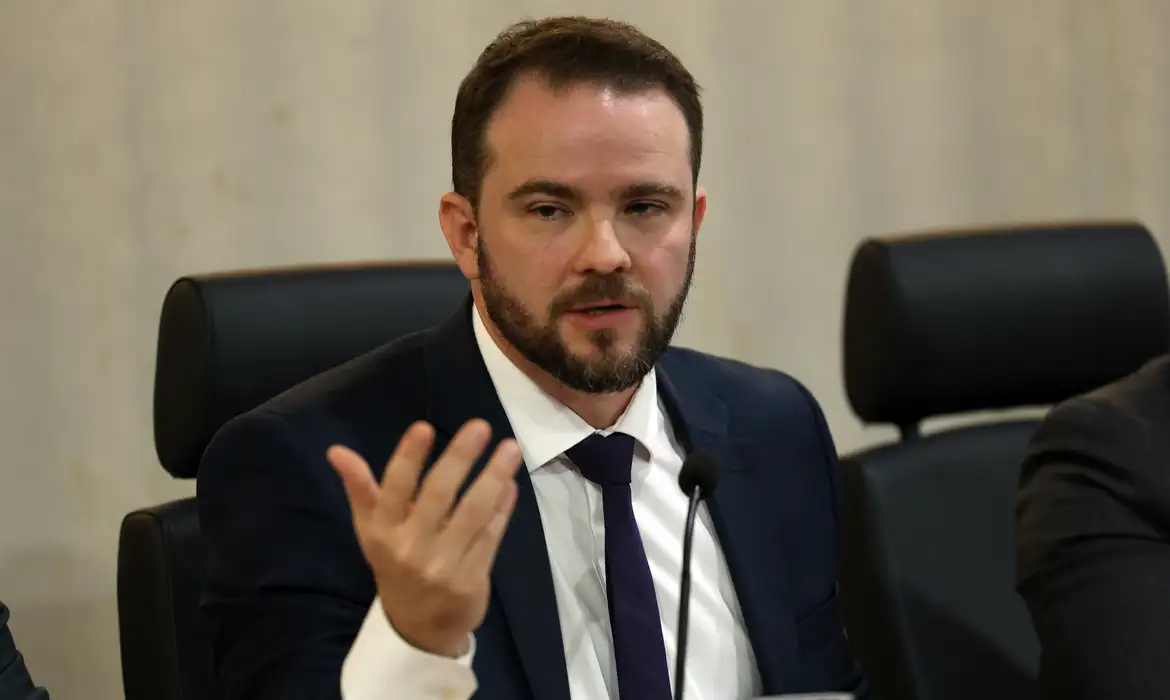 Lula confirma Dario Durigan como ministro da Fazenda após saída de Fernando Haddad