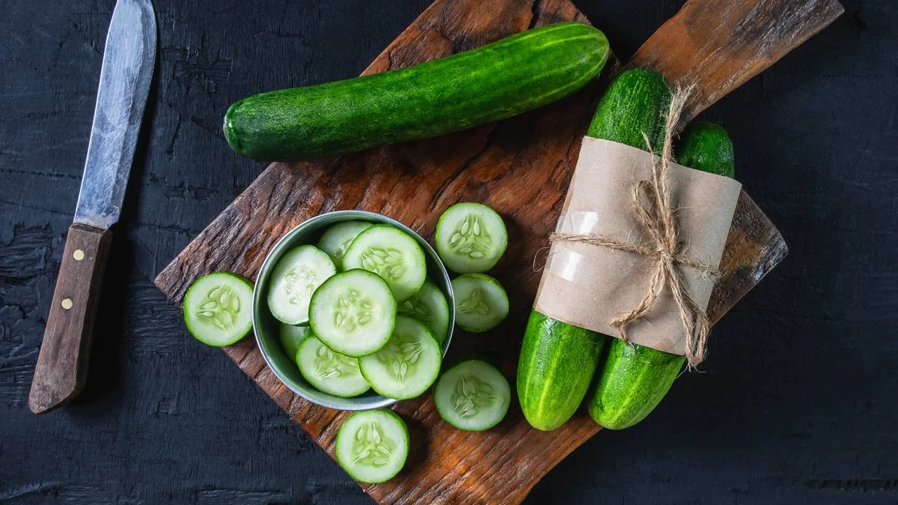 Pepino não substitui água, mas reforça a hidratação corporal