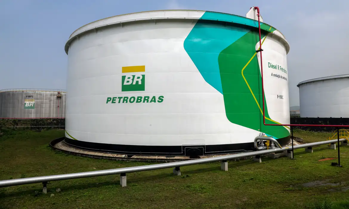 Investidores reagem a medidas para frear alta do petróleo e derivados