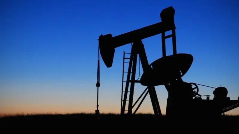 Ibovespa sobe mais de 3% com recuo de tensões no Oriente Médio; petróleo cai 10%