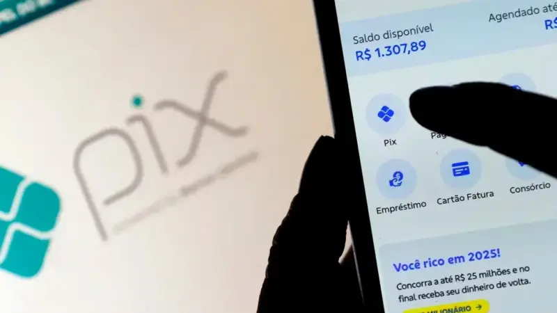 Pix se aproxima do cartão de crédito como preferência em compras online, aponta estudo