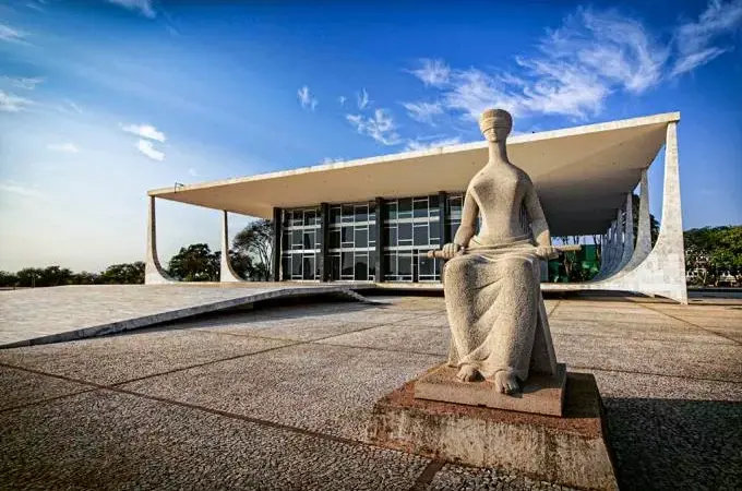 Inquérito das fake news completa 7 anos e segue em uso em meio à crise no STF