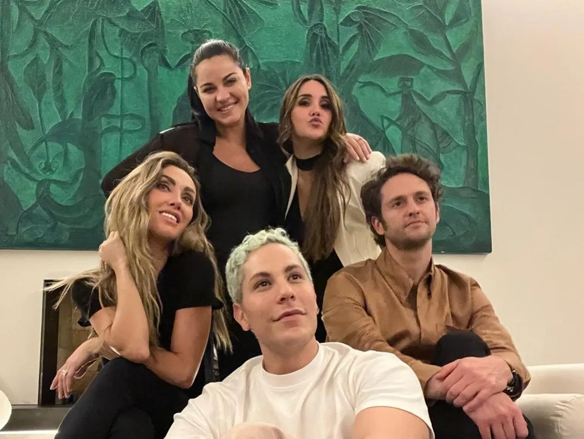 Poncho vai a show de Shakira no Estadio GNP Seguros e faz piada sobre ausência no reencontro do RBD