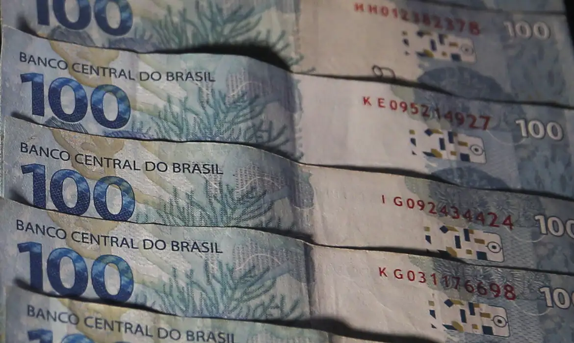 Arrecadação federal atinge R$ 222,1 bilhões em fevereiro, recorde para o mês