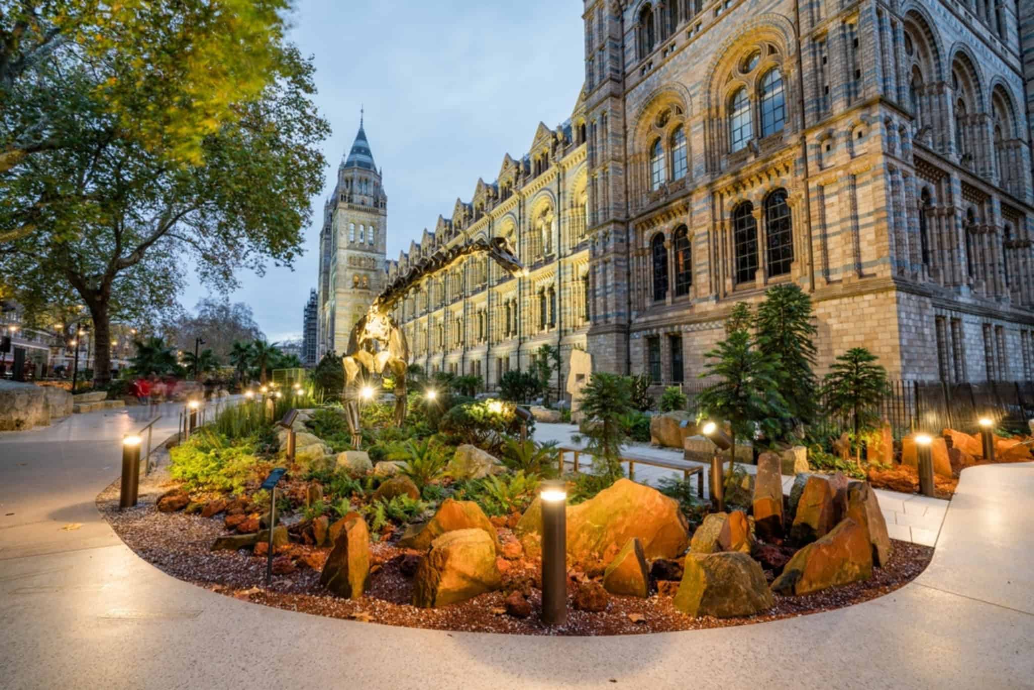 Mineral azul raro, aerinita, volta a ser exibido no Natural History Museum de Londres após 30 anos