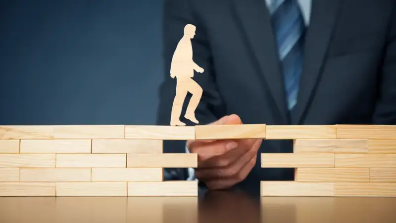 Demanda internacional por profissionais brasileiros cresce 53% em 2025, aponta relatório