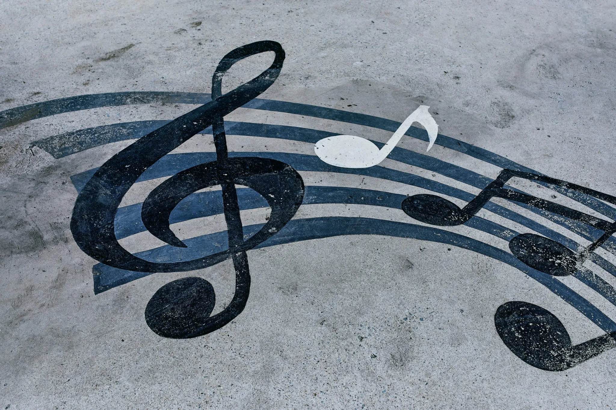 Rodada de notícias sobre música gerada por IA destaca ElevenLabs, Flowtonik e concurso da Reply