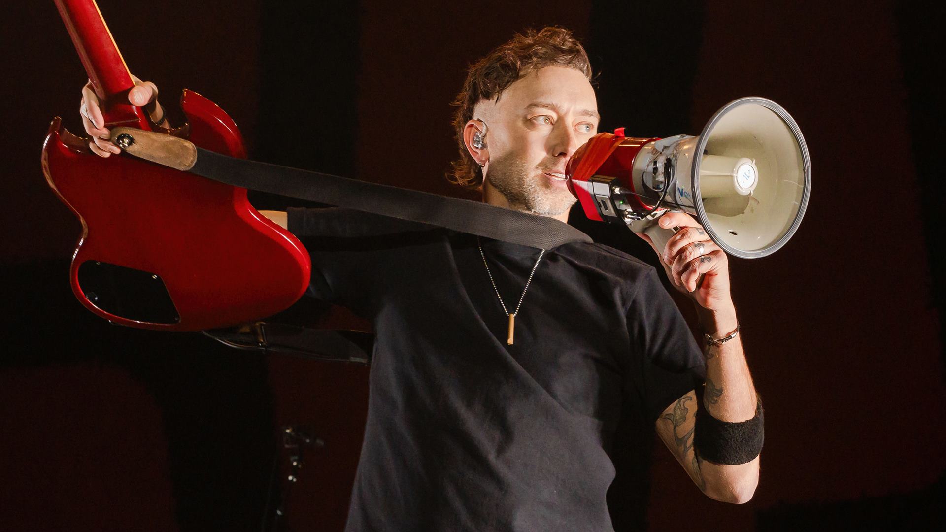 Rock in Rio 2026 confirma Rise Against, The Hives, Machine Gun Kelly, Bad Omens e outras atrações de rock