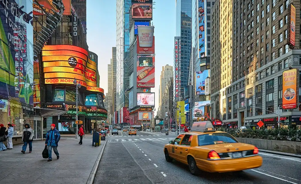 Idosos deixam subúrbios e recomeçam a vida em Nova York