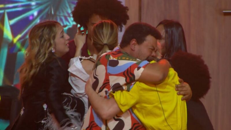 Breno e Juliano reaparecem na festa de Samira após Paredão Falso e mexem com o jogo do BBB 26