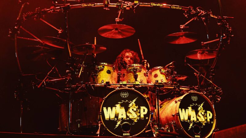 Aquiles Priester confirma reunião com Angra, turnê com W.A.S.P. e tributo a Andre Matos