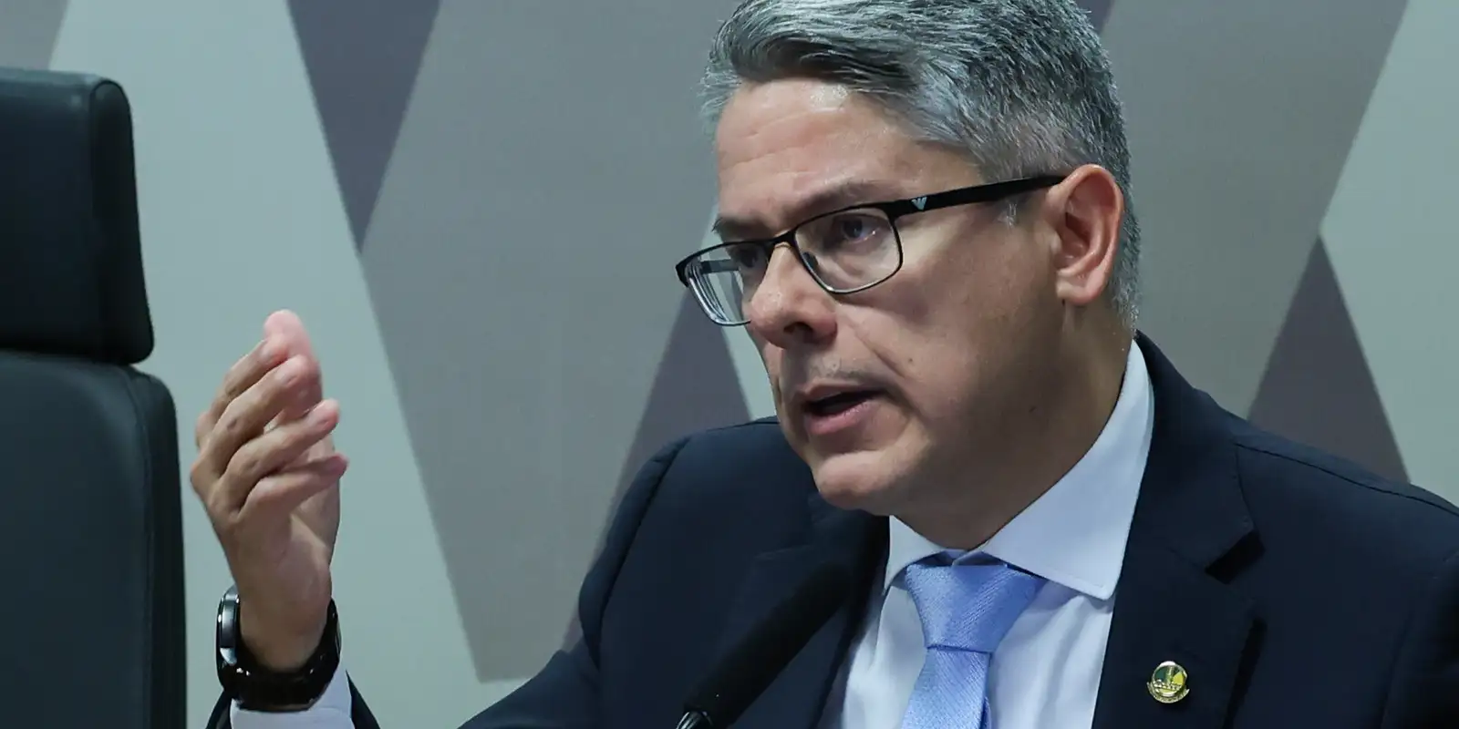 Relatório da CPI do Crime Organizado liga facções e milícias ao uso do sistema financeiro para lavagem