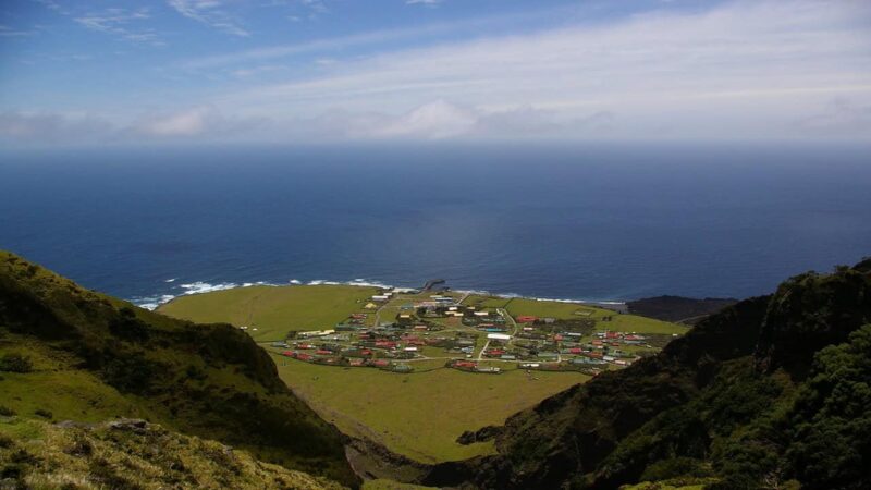 Vida em Tristan da Cunha: sem voos, com internet limitada e suprimentos trazidos por barco