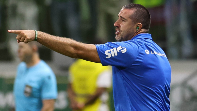 Comissão técnica do Palmeiras repete silêncio após vitória e não concede coletiva
