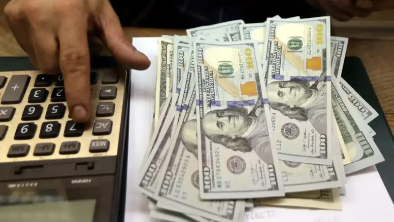 Dólar recua a R$ 5,10 e Ibovespa bate recorde após trégua entre EUA e Irã