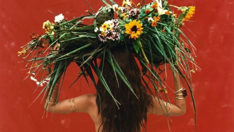 Anitta lança “Ternura” com Melly, música inspirada em Oxum e escrita para a parceira da compositora