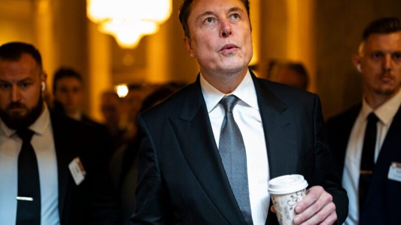 Musk retira acusações de fraude contra OpenAI e reduz processo a duas acusações antes do julgamento