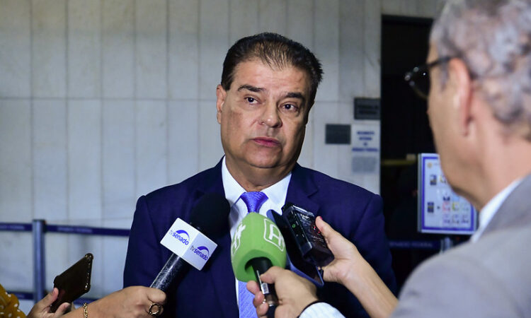 Senador propõe declarar persona non grata amigo de Trump após ataques a mulheres brasileiras