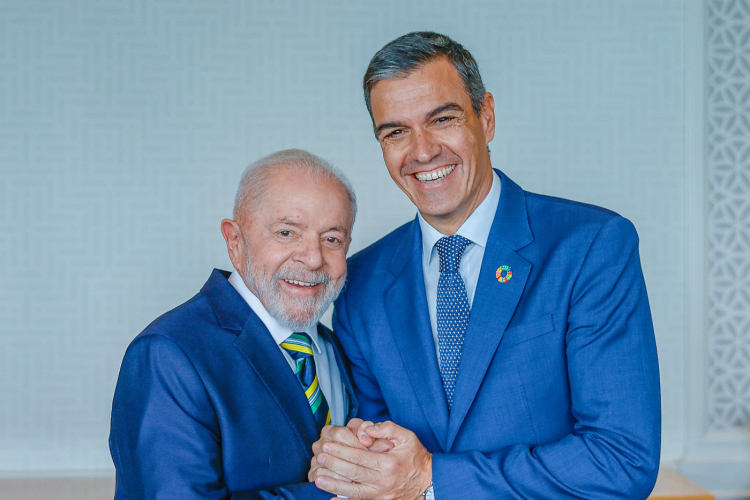 Líderes de esquerda, com Lula e Sheinbaum, se reúnem em Barcelona para defender a democracia