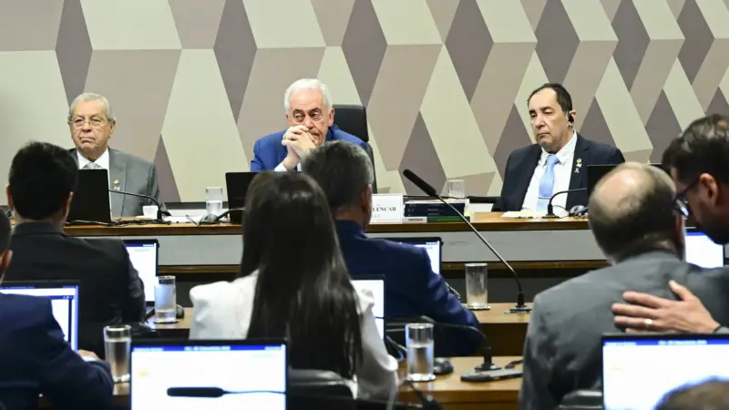 CCJ do Senado aprova PEC que reduz jornada da enfermagem para 36 horas semanais