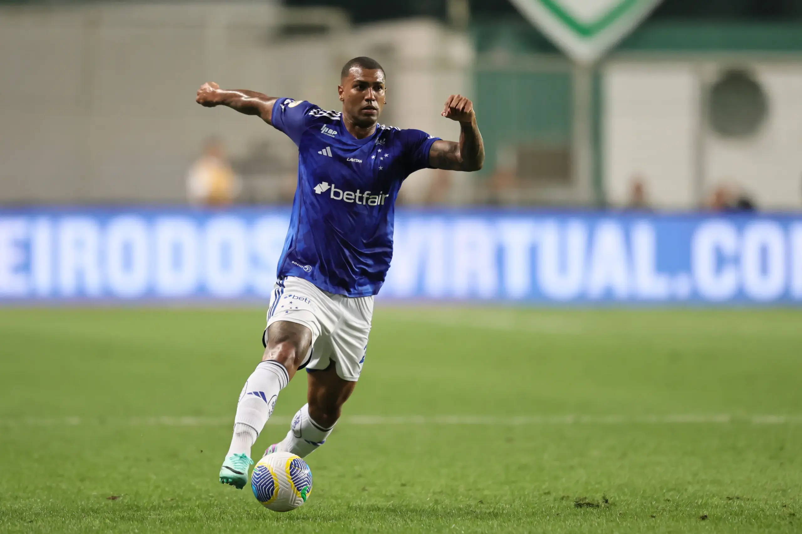 Matheus Cunha diz que críticas internas não o abalam após vitória do Cruzeiro na Libertadores