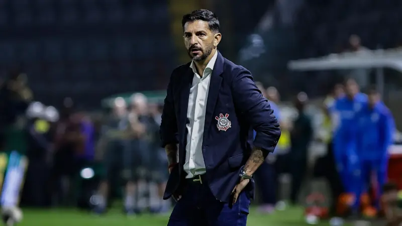 Corinthians demite Dorival Júnior; Emiliano Díaz surge como opção para assumir o comando