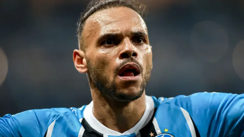 Grêmio aguarda nova proposta do Atlético-MG por Martin Braithwaite caso saída de Hulk se confirme
