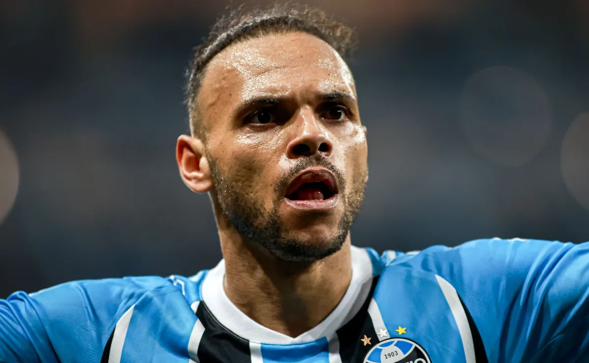 Grêmio aguarda nova proposta do Atlético-MG por Martin Braithwaite caso saída de Hulk se confirme
