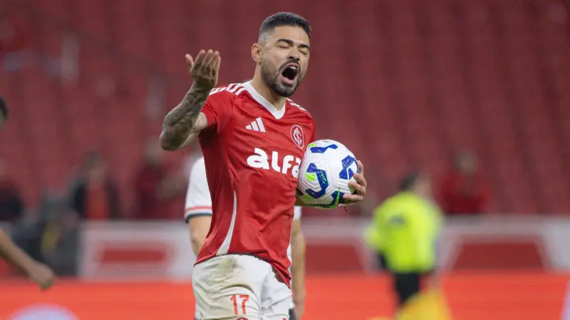 Victor Gabriel lidera lista de pendurados do Inter; Pezzolano deve promover mudanças antes do GreNal 452