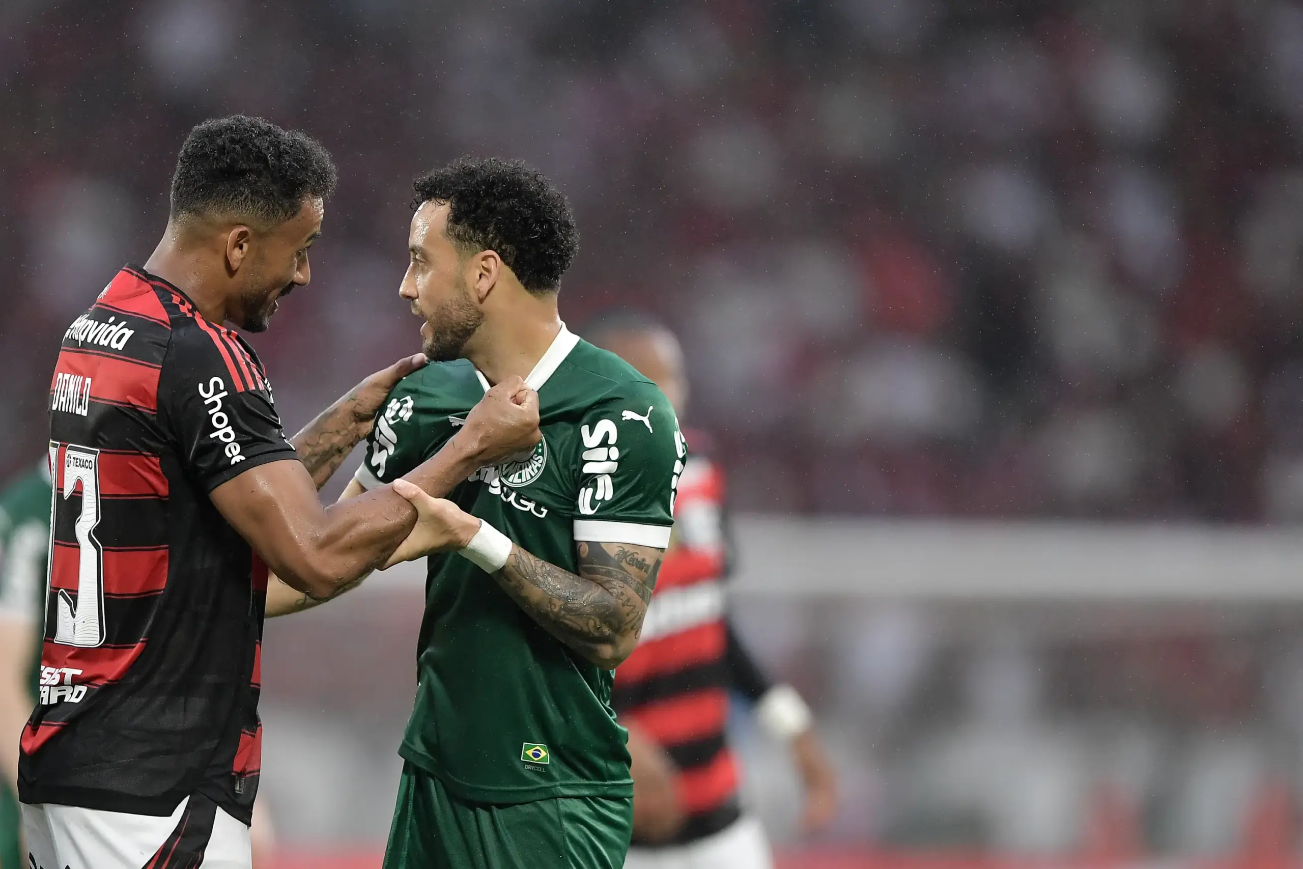 Palmeiras acusa Flamengo de pressionar arbitragem nas redes e reclama de adiamento de clássico