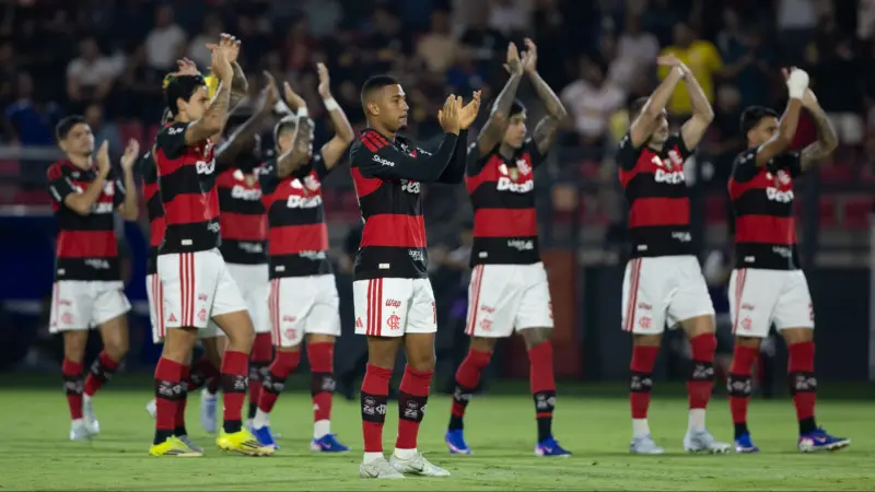 Leonardo Jardim critica postura do Flamengo após derrota por 3 a 0 e aponta expulsão de Pulgar como exemplo de falhas