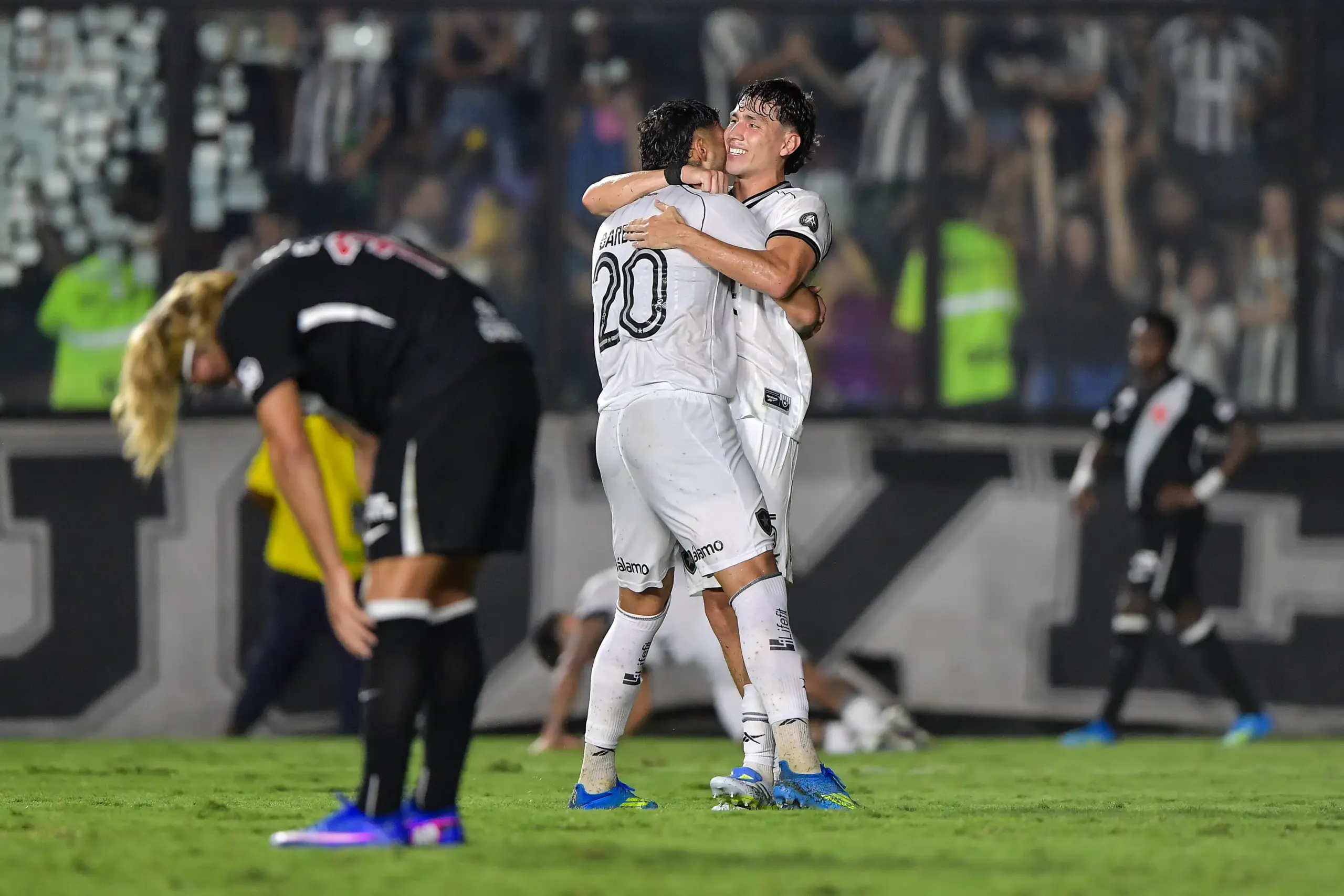 Renato Gaúcho reclama de erro da arbitragem em derrota do Vasco para o Botafogo