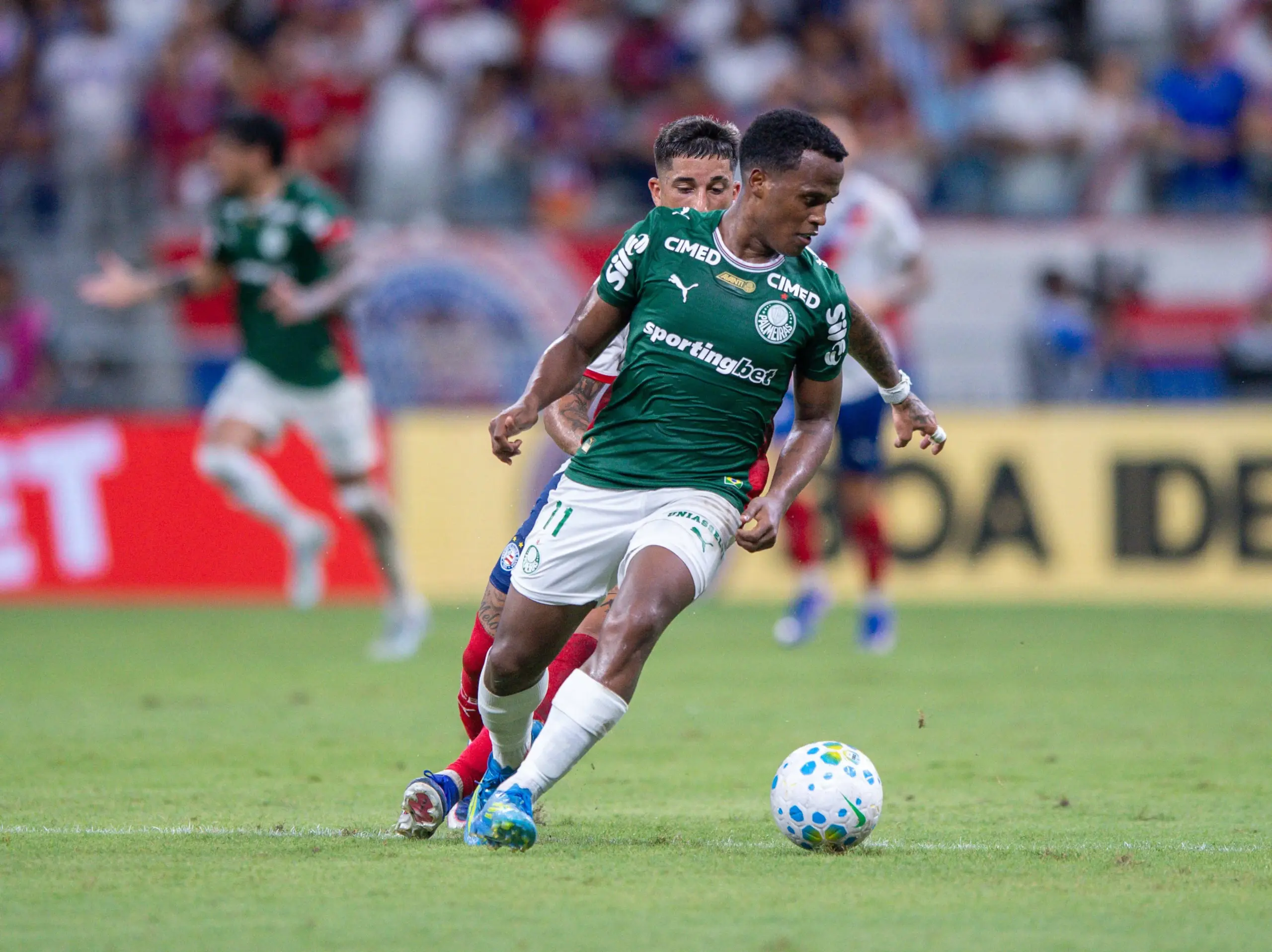 Arias assume papel central no Palmeiras após participar de quase 60% da produção ofensiva em sequência no Brasileirão