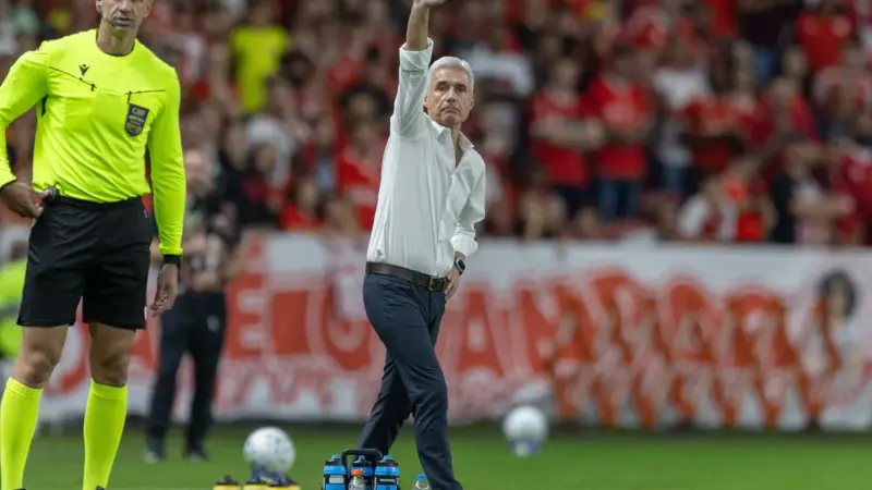 Luis Castro critica atuação do Grêmio após derrota por 2 a 0 para o Cruzeiro no Mineirão