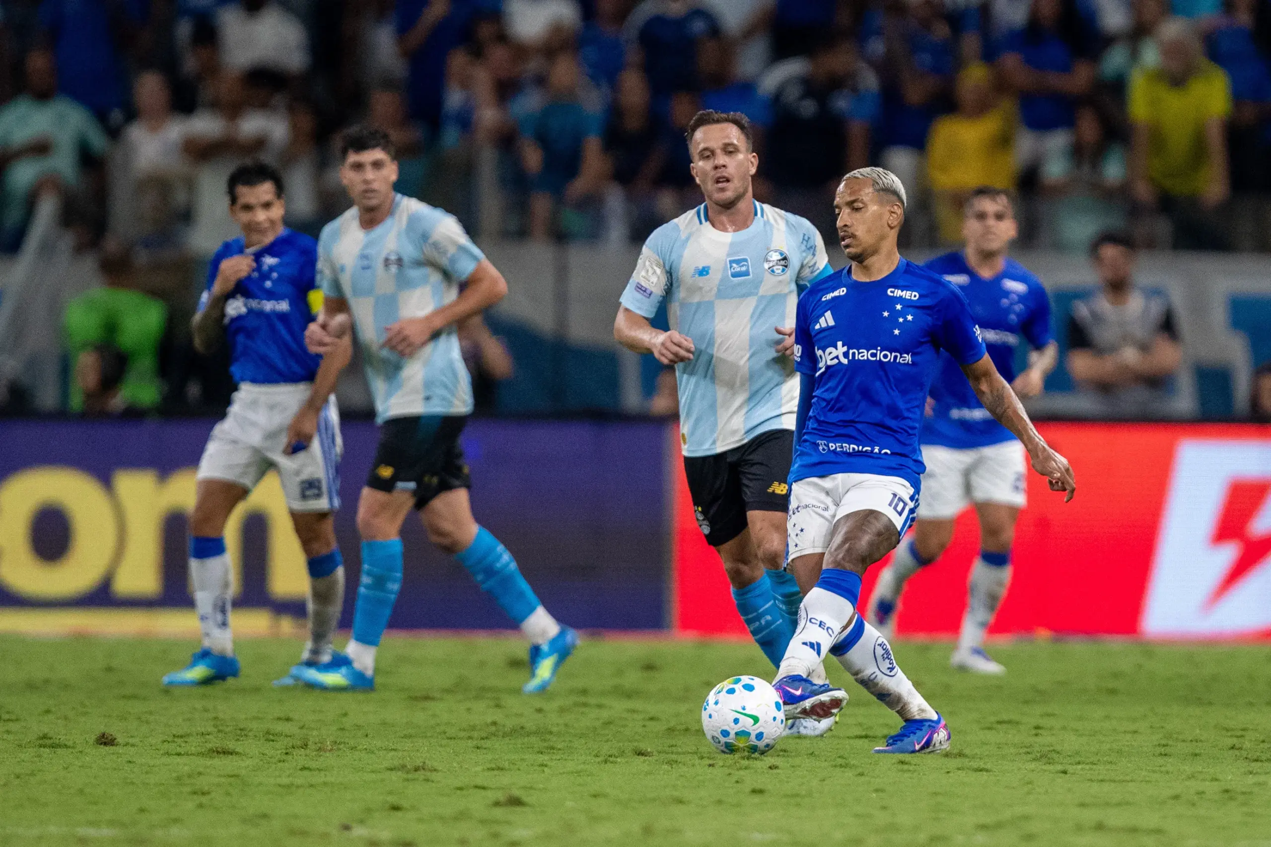 Luis Castro critica atuação do Grêmio após derrota por 2 a 0 para o Cruzeiro no Mineirão