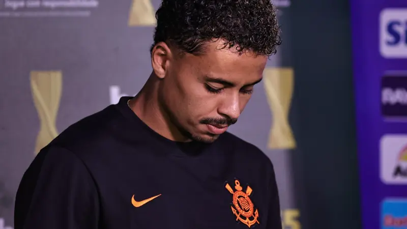 Felipe Melo defende Allan após expulsão em derrota do Corinthians para o Fluminense