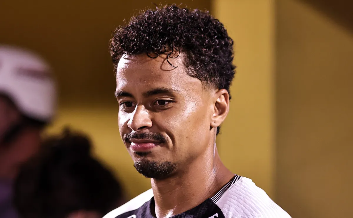 Allan é expulso por gesto obsceno e Corinthians perde por 3 a 1 no Maracanã