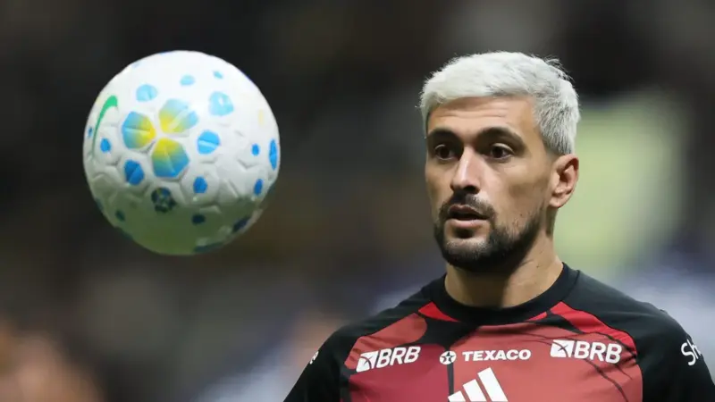 Arrascaeta vira alvo do exterior, e Flamengo só aceita venda mediante pagamento da multa de €40 milhões
