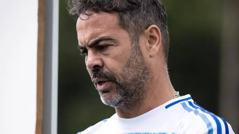 Artur Jorge indica mudanças na defesa e no meio-campo do Cruzeiro para estreia na Libertadores