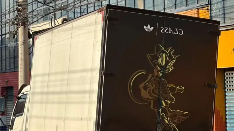Class e adidas: imagem de caminhão alimenta rumores de colaboração