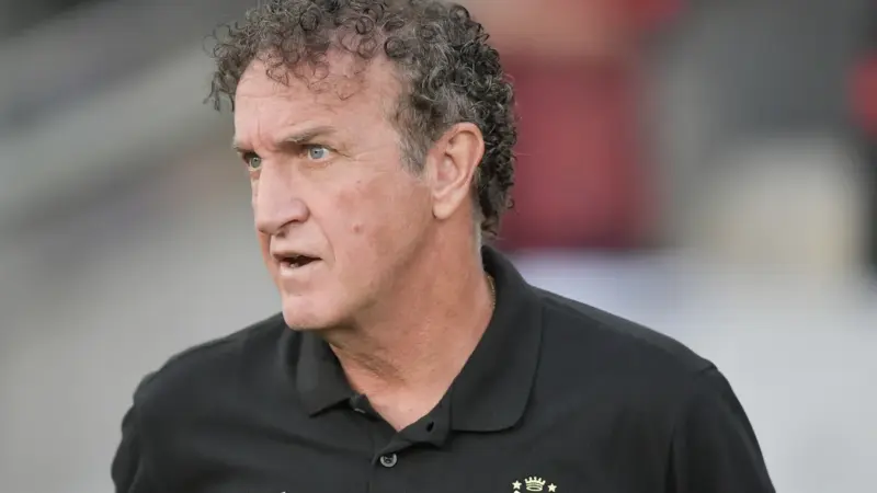Cuca comenta polêmicas envolvendo Neymar e Gabigol após empate do Santos: “Não estão satisfeitos”