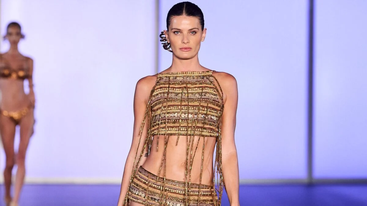 Lenny Niemeyer celebra 35 anos da marca com desfile no Museu do Amanhã