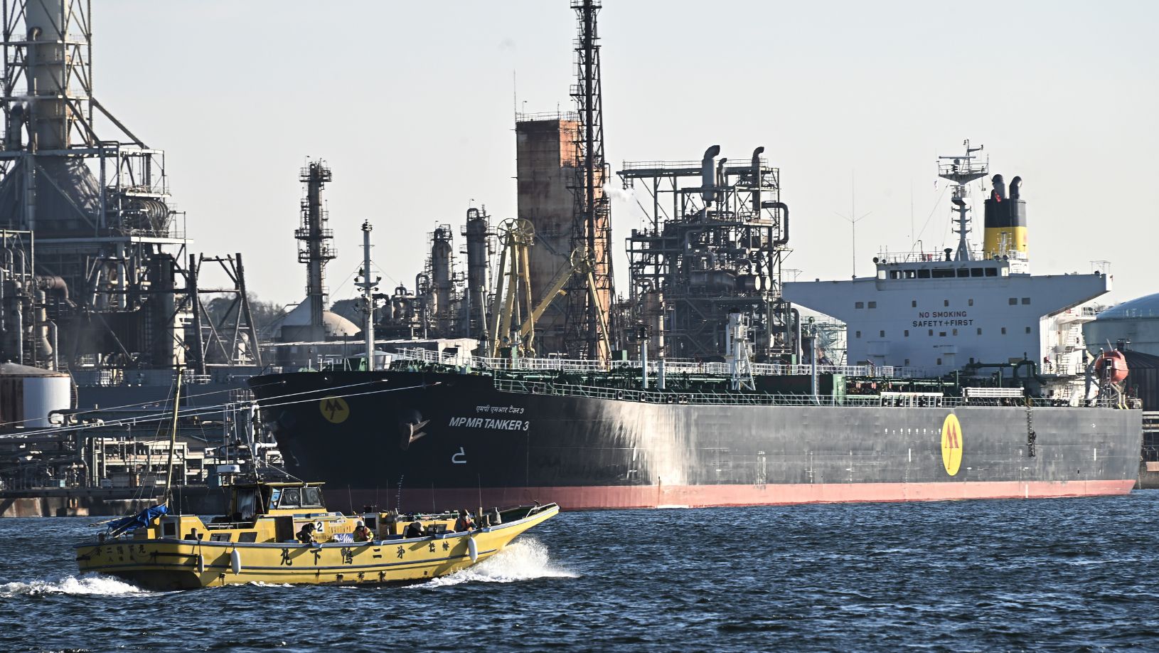 Mercado de petróleo vive corrida desesperada por barris prontos para embarque