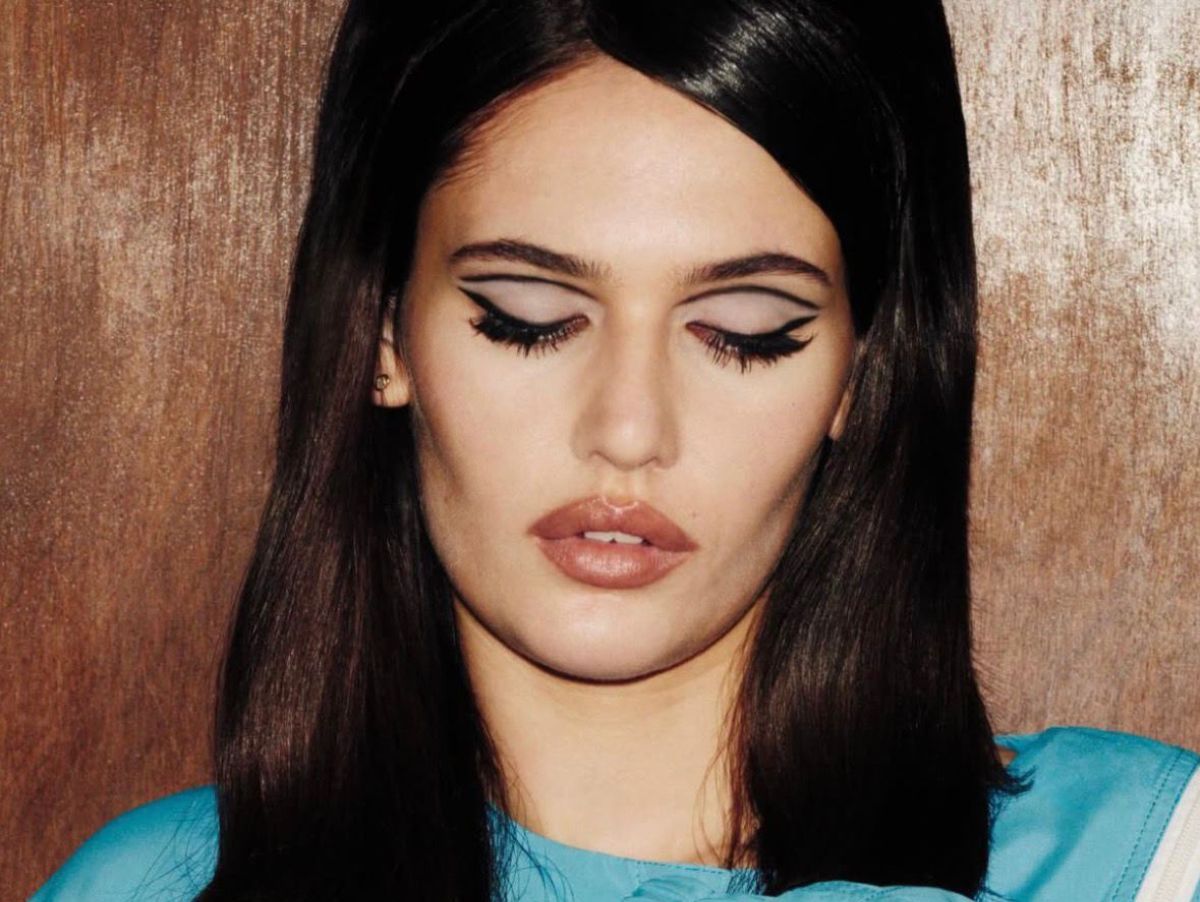 Quem é Sienna Spiro, a britânica de 20 anos por trás do sucesso “Die On This Hill”