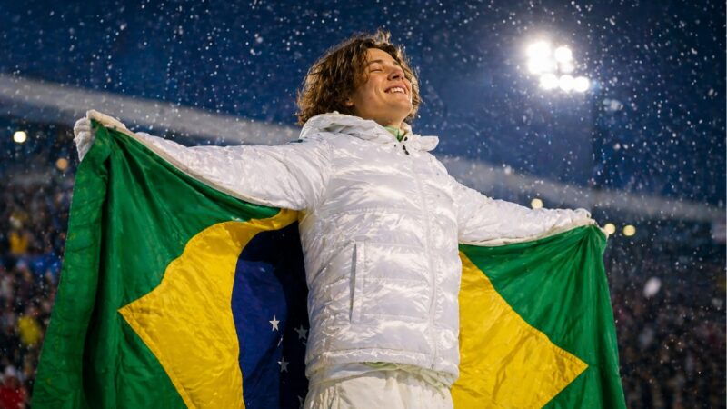 Lucas Pinheiro Braathen sai da aposentadoria, troca a Noruega pelo Brasil e conquista ouro inédito para país tropical nos Jogos de Inverno