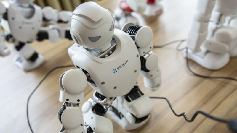 UBTech oferece até 124 milhões de yuans por cientista-chefe de IA para desenvolver robôs humanoides