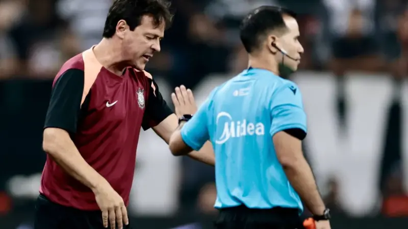 Fernando Diniz ajusta o time após duas expulsões e Corinthians segura empate sem gols com o Palmeiras
