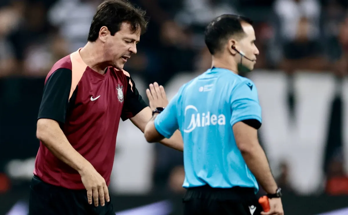 Fernando Diniz ajusta o time após duas expulsões e Corinthians segura empate sem gols com o Palmeiras