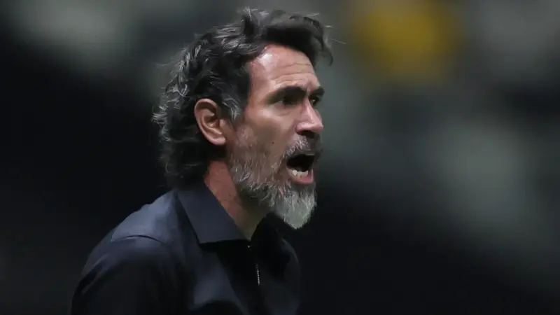 Eduardo Domínguez minimiza derrota por 4 a 0 para o Flamengo e ressalta chances perdidas