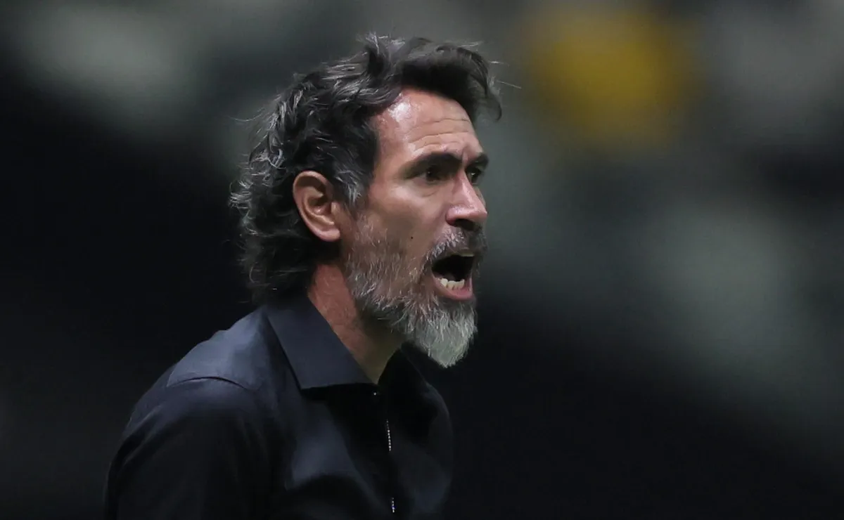 Eduardo Domínguez minimiza derrota por 4 a 0 para o Flamengo e ressalta chances perdidas